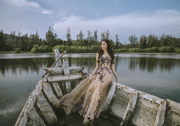 Lan Khuê “hóa” nữ thần trong trang phục của NTK Hoàng Hải