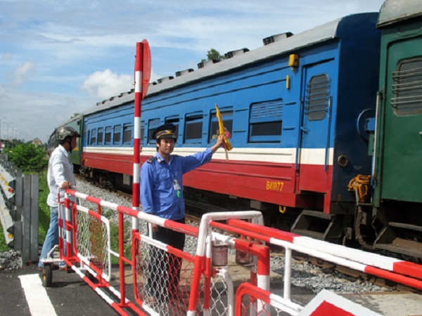 Tăng cường thực hiện các giải pháp bảo đảm an toàn giao thông đường sắt