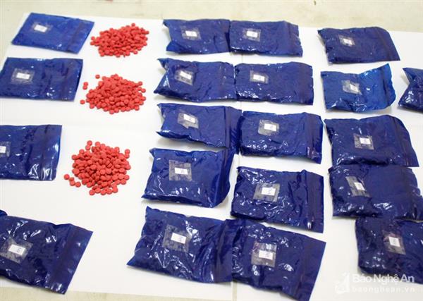 TP Vinh: Bắt đối tượng vận chuyển 4.000 viên ma túy tổng hợp