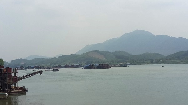 Huyện Kỳ Sơn (Hòa Bình): Doanh nghiệp khai thác cát sỏi đang “tận diệt” sông Đà?