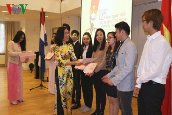 Đại sứ quán Việt Nam tại Hà Lan kỷ niệm 127 năm ngày sinh Bác Hồ - Hình 2