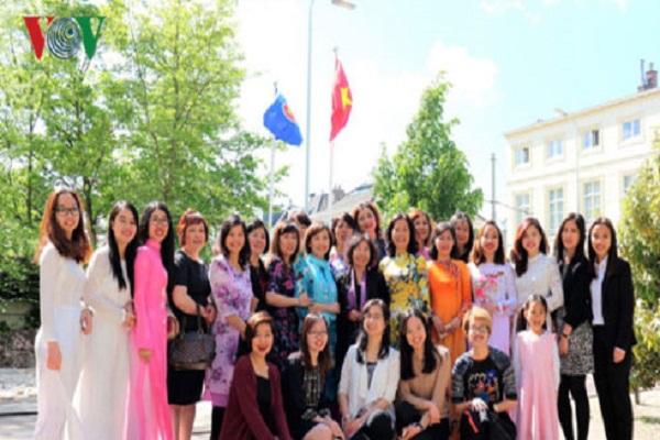 Đại sứ quán Việt Nam tại Hà Lan kỷ niệm 127 năm ngày sinh Bác Hồ - Hình 3