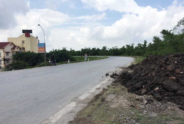 Huyện Văn Giang (Hưng Yên): Người cung cấp thông tin vụ đổ trộm đất thải bị hành hung - Hình 1