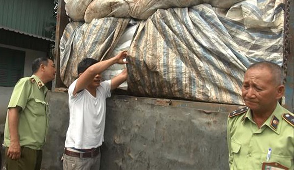 TP. Hồ Chí Minh: Bắt giữ 70 tấn đường lậu - Hình 1