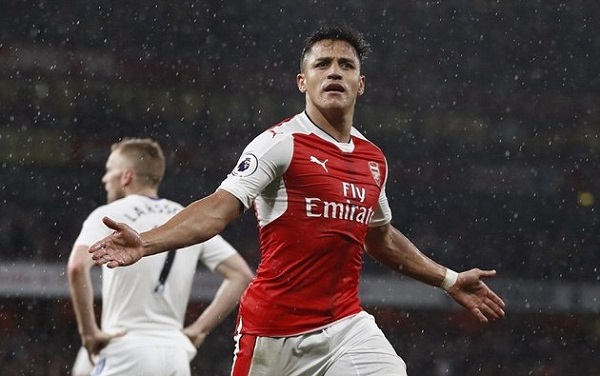Premier League: Sanchez lập cú đúp, Arsenal tiếp tục nuôi hy vọng top 4 - Hình 1