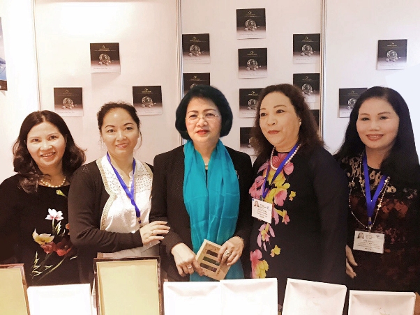 Dược sỹ Lê Thị Bình tham dự Hội nghị Thượng đỉnh Phụ nữ toàn cầu lần thứ 27 - Hình 2