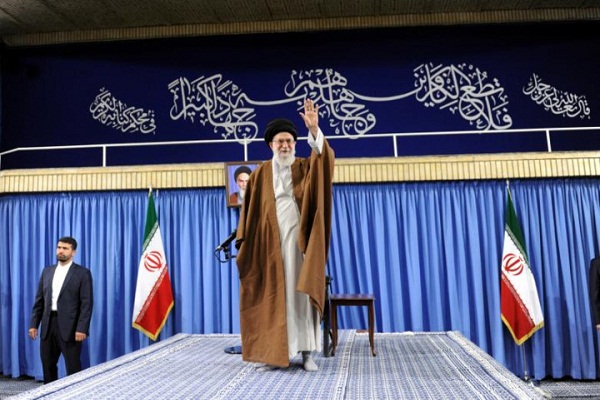 Chùm ảnh: Cử tri Iran sẵn sàng bỏ lá phiếu quyết định vận mệnh khu vực - Hình 3