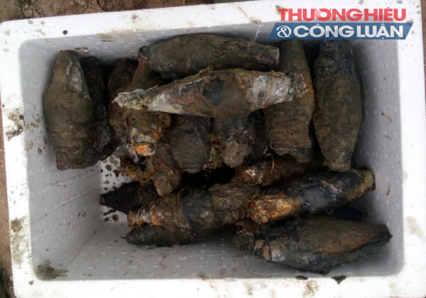 Vĩnh Long: Phát hiện hơn 200 kg đạn, mìn khi sửa chữa trụ sở huyện - Hình 1