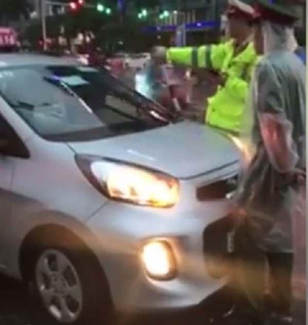 Hà Nội: Xác định được danh tính tài xế lao ô tô vào đoàn xe ưu tiên