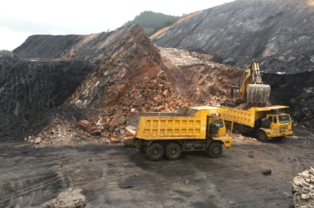 Yêu cầu Công ty TNHH Viễn Đông dừng ngay việc thi công tại vị trí phát lộ than