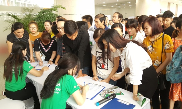 Chen chân đăng ký Vay Nhanh tại VPBank