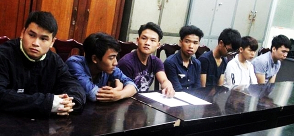 Đà Nẵng: Bắt nhóm thanh thiếu niên đập phá xe hơi - Hình 1
