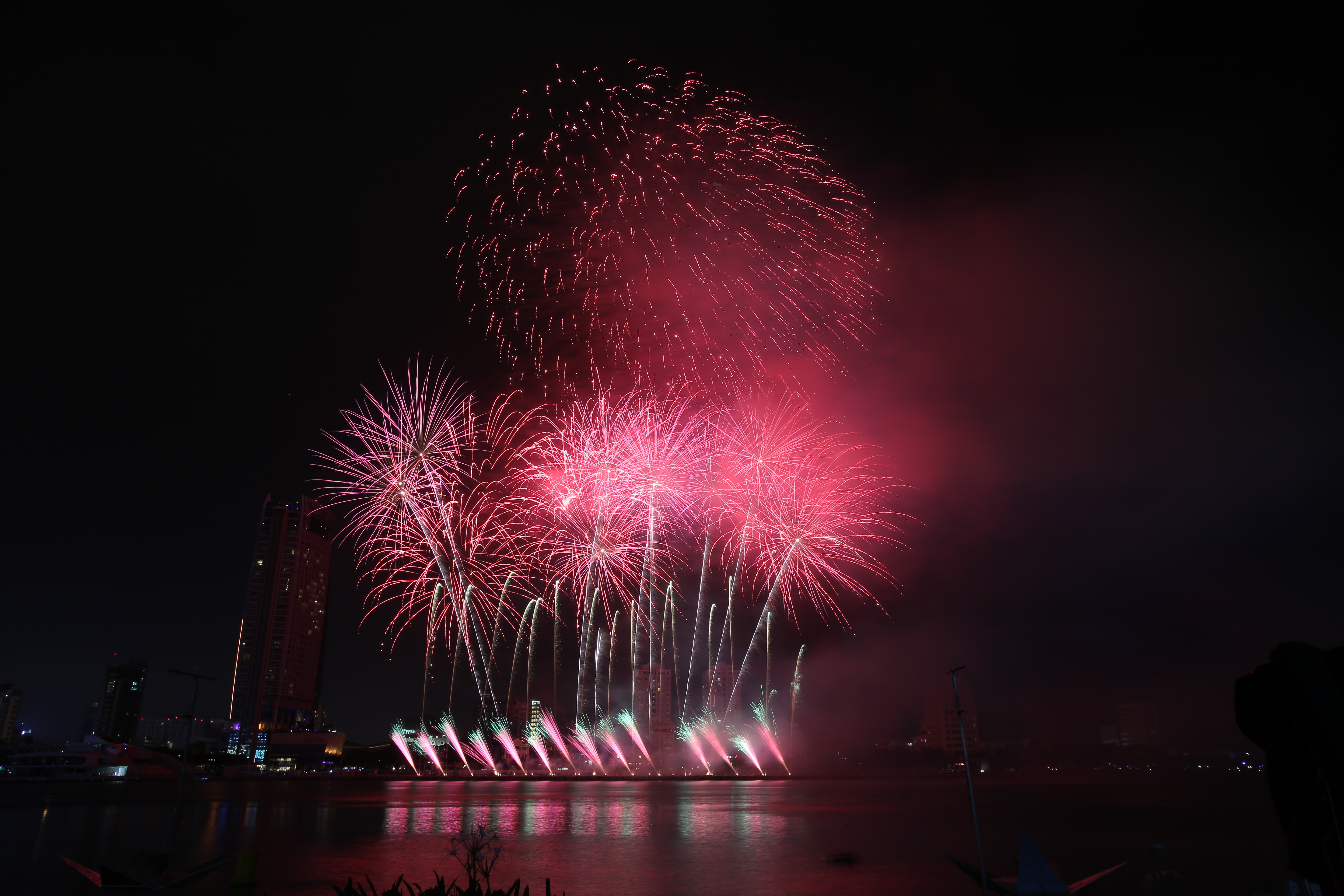 Lễ hội Pháo hoa Đà Nẵng DIFF 2017: Thế giới của những bất ngờ trong đêm “Kim”?