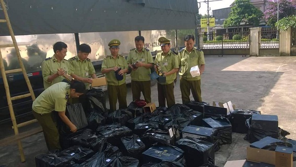Hà Tĩnh: Bắt giữ 436 chai rượu ngoại nhập lậu trên đường ra Hà Nội tiêu thụ