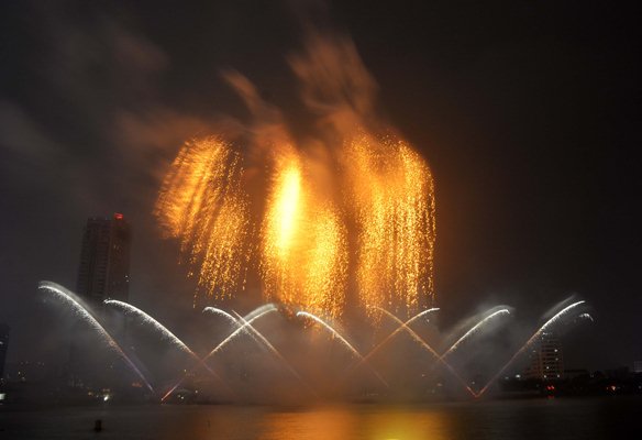 Cuộc thi pháo hoa quốc tế Đà Nẵng 2017: Trung Quốc - Anh kể chuyện bằng pháo hoa trong đêm Kim - Hình 9