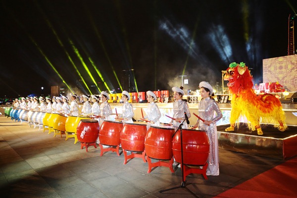 Cuộc thi pháo hoa quốc tế Đà Nẵng 2017: Trung Quốc - Anh kể chuyện bằng pháo hoa trong đêm Kim - Hình 12