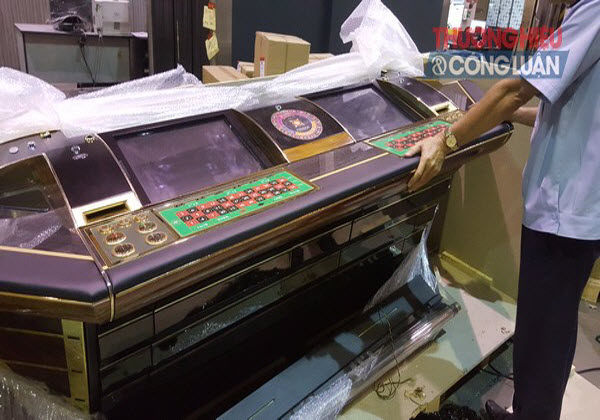 TP. HCM: Vận chuyển trái phép máy đánh bạc 1,5 tấn qua đường quá cảnh