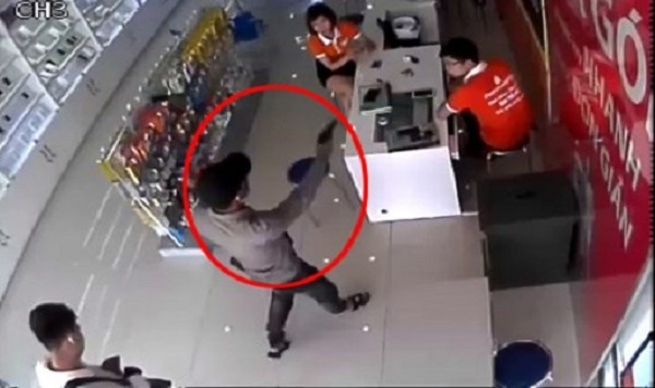 Bắc Ninh: Nghi án hai thanh niên mang vũ khí nóng cướp tài sản