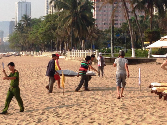 Quảng Ninh: Một du khách nam tử vong khi đi tắm biển