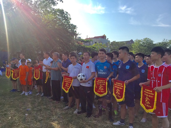 Sôi động Giải Bóng đá thiếu niên - nhi đồng Bát Tràng hè 2017 - Hình 1