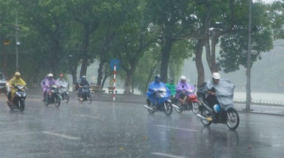 Chiều nay Hà Nội mưa rào, kết thúc nắng nóng kỷ lục