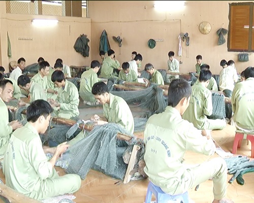 Quảng Ninh: Mâu thuẫn cá nhân, dùng bóng điện đâm bạn tử vong