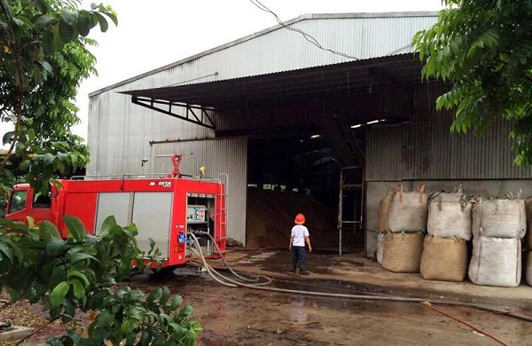 Quảng Ninh: Cháy xưởng sản xuất mùn cưa do chập điện - Hình 1