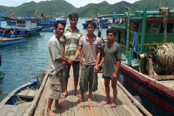 Khánh Hòa: Tàu cá gặp nạn, 3 ngư dân may mắn được cứu sống - Hình 1