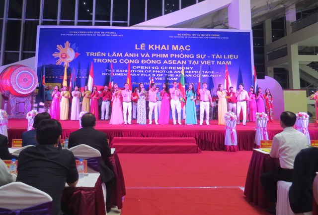 Khai mạc Triển lãm Ảnh và Phim phóng sự - Tài liệu trong Cộng đồng ASEAN tại Việt Nam - Hình 1