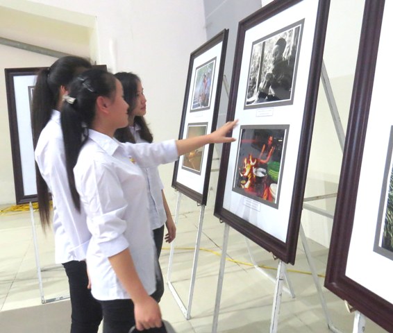 Khai mạc Triển lãm Ảnh và Phim phóng sự - Tài liệu trong Cộng đồng ASEAN tại Việt Nam - Hình 12