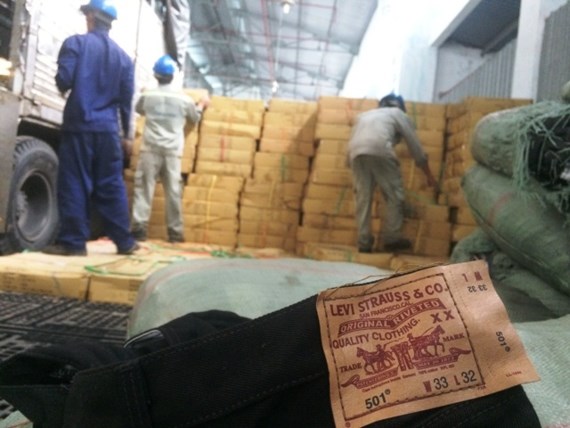 TP. HCM: Tiêu hủy lô hàng quần áo nhái hiệu Levi’s trị giá trên 30 tỷ đồng