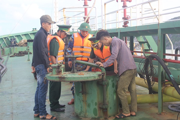 Hải Phòng: Bắt giữ 40.000 lít dầu không rõ nguồn gốc