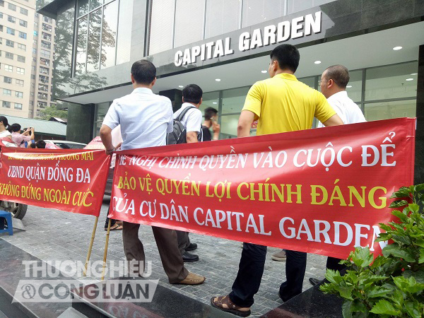 Hà Nội: Cư dân Chung cư Capital Garden căng biển ngữ phản đối chủ đầu tư - Hình 1