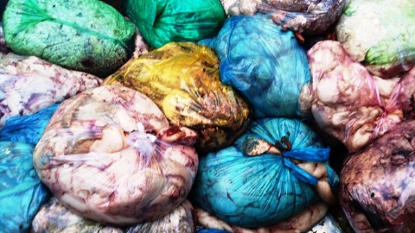 Bắt giữ 1,2 tấn mỡ động vật không rõ nguồn gốc