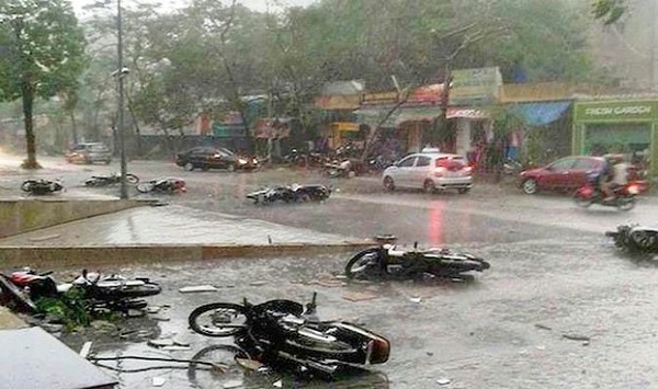 Hà Nội: Khuyến cáo người dân hạn chế ra đường khi có hiện tượng dông lốc cục bộ