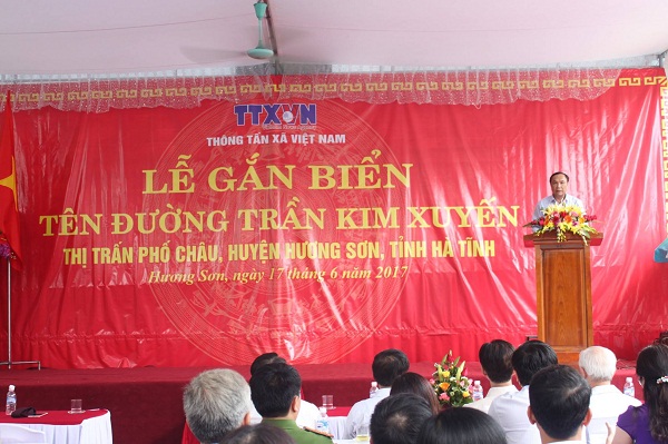 Hà Tĩnh: Tổ chức lễ gắn biển tên đường Trần Kim Xuyến - Hình 1