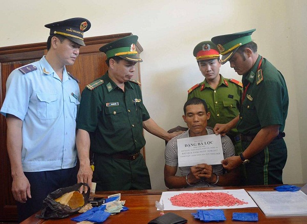 Hà Tĩnh: Bắt đối tượng vận chuyển 4000 viên ma tuý tổng hợp
