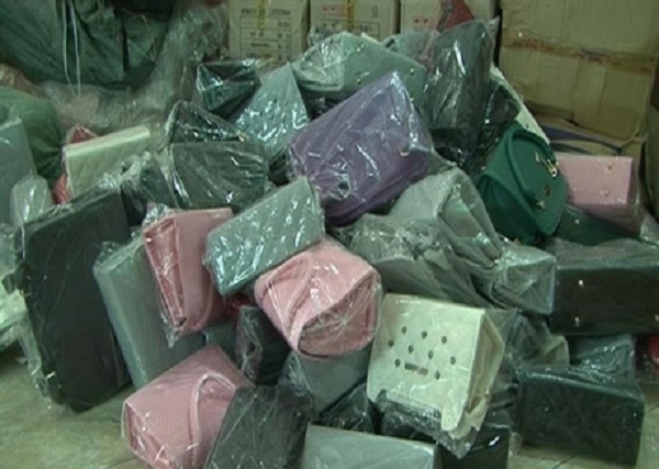 Huế: Bắt giữ gần 400 chai mỹ phẩm không rõ nguồn gốc