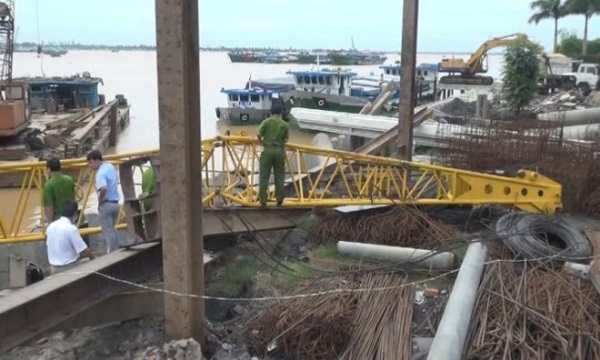 Đứt cáp cần cẩu, 2 công nhân tử vong tại chỗ