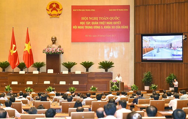 Thủ tướng Nguyễn Xuân Phúc dự Hội nghị toàn quốc học tập, quán triệt Nghị quyết TW5 - Hình 1