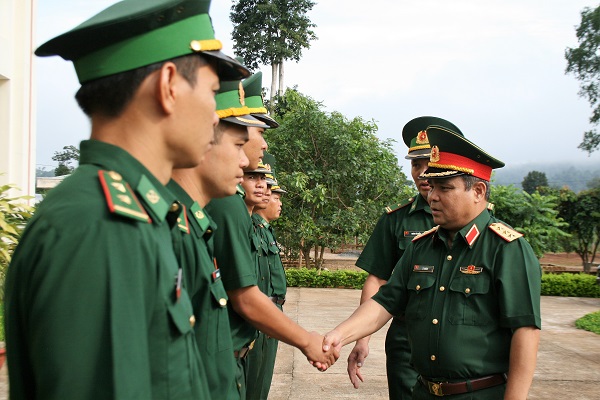 Thượng tướng Lê Chiêm- Thứ trưởng Bộ Quốc phòng làm việc tại Kon Tum