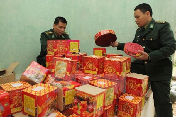 Lạng Sơn: Bắt giữ 255kg pháo nổ vận chuyển từ Trung Quốc sang Việt Nam - Hình 1
