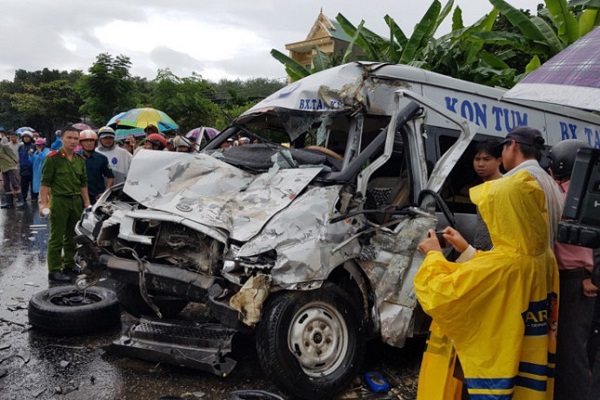 Khởi tố vụ tai nạn giao thông khiến 17 người thương vong tại Kon Tum - Hình 1