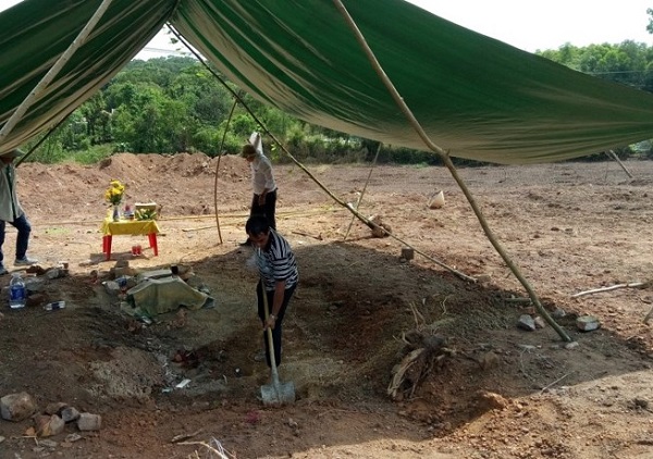 Thừa Thiên Huế: Đã tìm thấy mộ vợ vua Tự Đức trong khu vực san lấp bãi đỗ xe - Hình 1