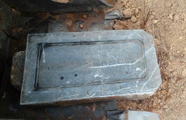 Thừa Thiên Huế: Đã tìm thấy mộ vợ vua Tự Đức trong khu vực san lấp bãi đỗ xe - Hình 2