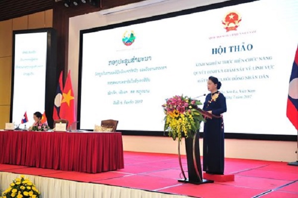 Chủ tịch Quốc hội Việt-Lào chia sẻ kinh nghiệm thực hiện giám sát đất đai của HĐND - Hình 1