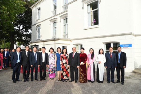 Thủ tướng cắt băng khánh thành trụ sở mới của Đại sứ quán Việt Nam tại Hà Lan - Hình 3