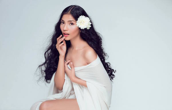 Á hậu Trương Thị May khoe vẻ đẹp hoang dại