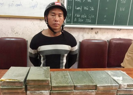 Nghệ An: Bắt giữ đối tượng vận chuyển 20 bánh heroin