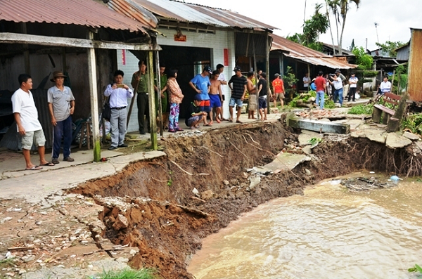 Di dời khẩn cấp 11 hộ dân ở Hậu Giang, nơi có nguy cơ sạt lở cao - Hình 1